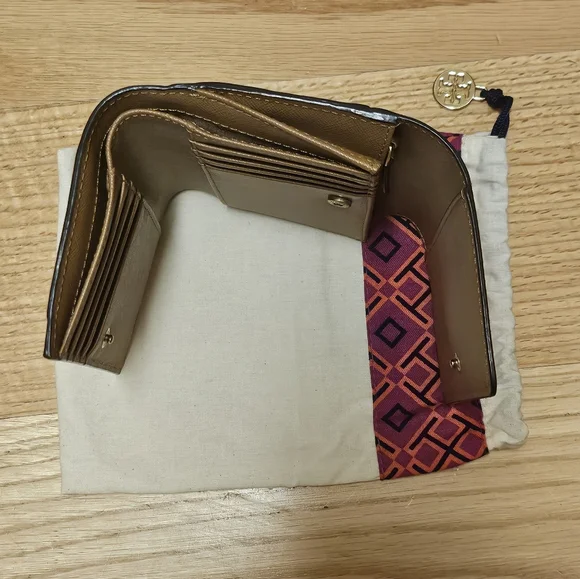Tory Burch wallet - Picture 2 of 6
